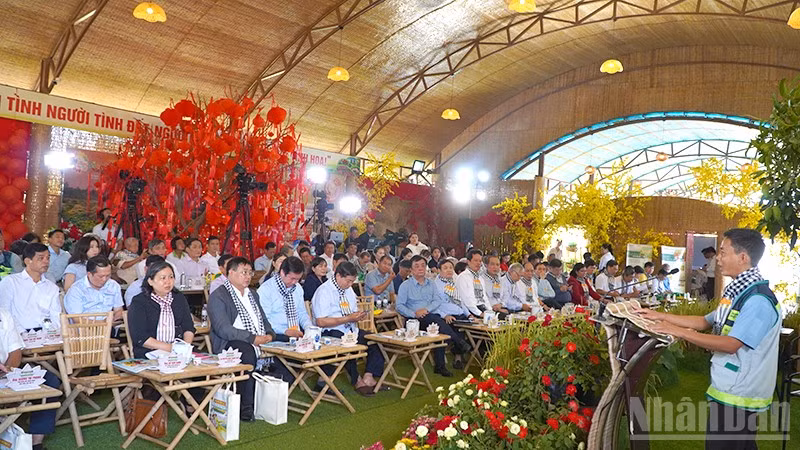 Quang cảnh buổi tọa đàm.