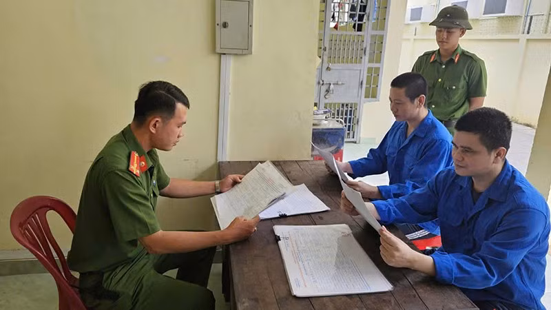 Trại Tạm giam số 2 tuyên truyền quy định của Luật Bầu cử cho người bị tạm giữ, tạm giam.