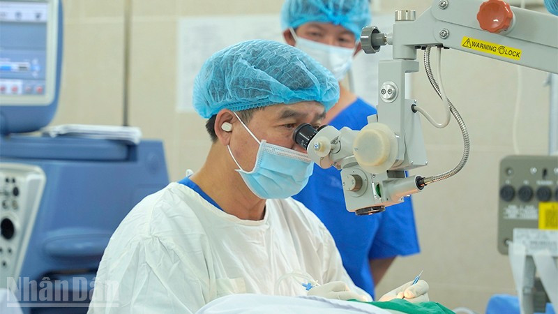 Phẫu thuật mắt miễn phí cho người dân. Phẫu thuật mắt miễn phí cho người dân.