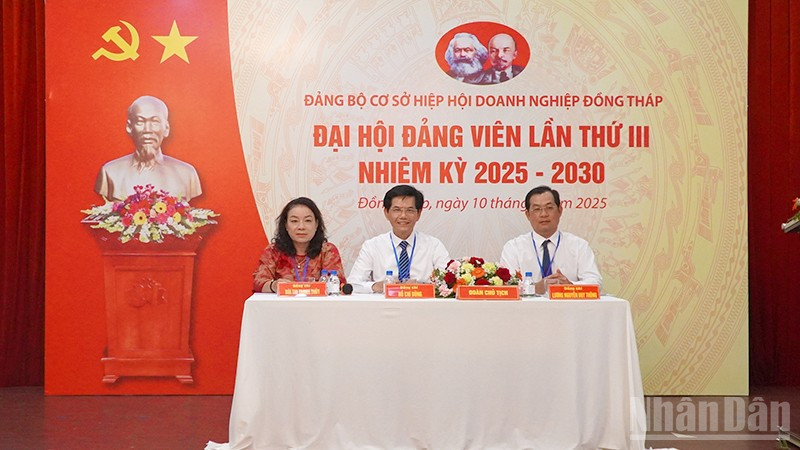 Đại hội Đảng bộ cơ sở Hiệp hội Doanh nghiệp tỉnh Đồng Tháp lần thứ III, nhiệm kỳ 2025-2030. (Ảnh: HỮU NGHĨA) ndo_br_dhdn-dt.jpg