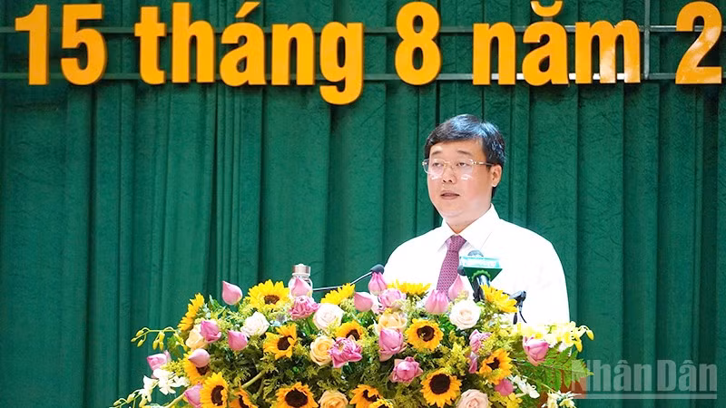 Ủy viên Trung ương Đảng, Bí thư Tỉnh ủy Đồng Tháp Lê Quốc Phong phát biểu chỉ đạo Đại hội Đảng bộ phường Cao Lãnh.