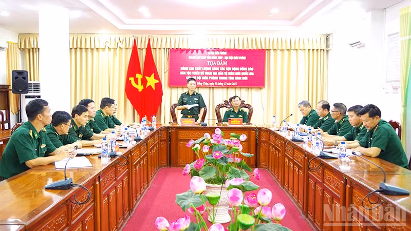 Thiếu tướng, Tiến sĩ Nguyễn Xuân Bách, Chính ủy Học viện Biên phòng, Trưởng đoàn khảo sát phát biểu tại tọa đàm.