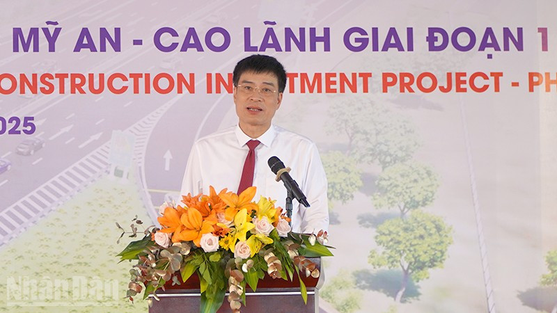 Thứ trưởng Xây dựng Phạm Minh Hà phát biểu chỉ đạo và phát lệnh khởi công. ndo_bl_ct2.jpg