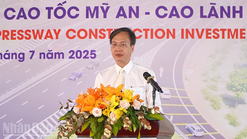 Chủ tịch Ủy ban nhân dân tỉnh Đồng Tháp Trần Trí Quang phát biểu tại buổi lễ. ndo_bl_ct1.jpg