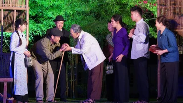 Cảnh diễn trong Chương trình nghệ thuật đặc biệt "Bác Hồ một tình yêu bao la".