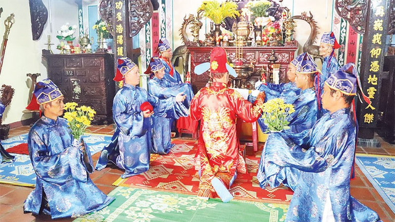 Hằng năm, ngành văn hóa tỉnh Đắk Lắk và nhân dân phường Buôn Ma Thuột đều tổ chức Lễ Tế Thu tại Đình Lạc Giao. anh10.jpg