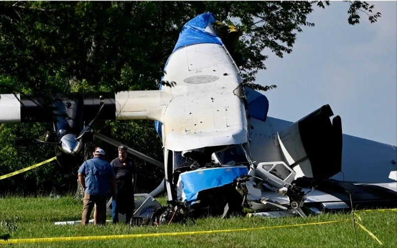 [Video] Máy bay chở 20 người rơi ở Mỹ, nhiều người bị thương 