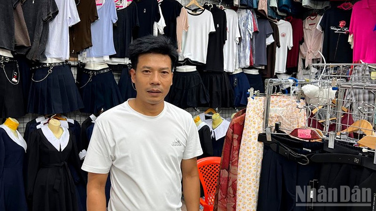 Anh Nguyễn Văn Giang mong muốn về Việt Nam để được hòa mình vào không khí tưng bừng của ngày hội non sông. ndo_br_fff.jpg