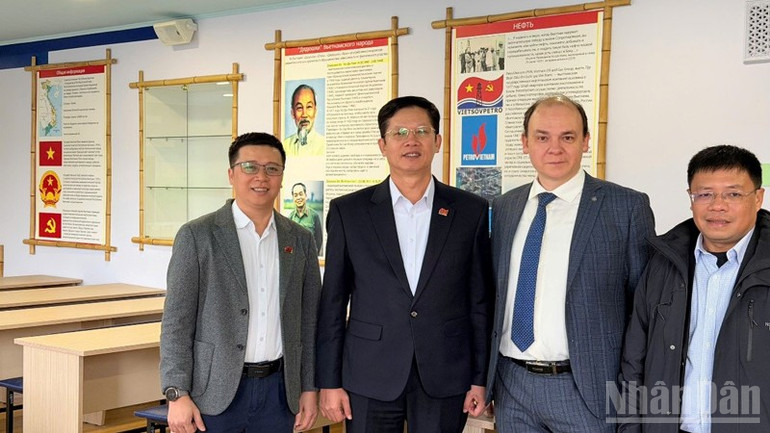 Phòng học số 311 còn được sinh viên Việt Nam gọi bằng cái tên đầy niềm tự hào “Phòng truyền thống Việt Nam”. ndo_br_i.jpg