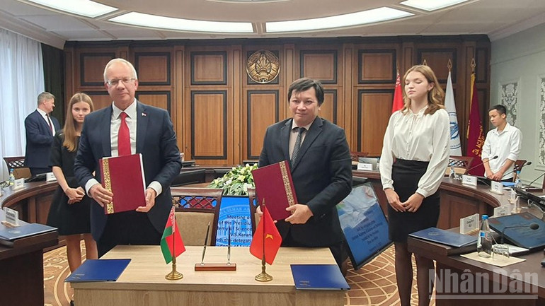 Ký thỏa thuận hợp tác giữa Quỹ phát triển khoa học công nghệ của VAST và Quỹ Nghiên cứu cơ bản Belarus. ndo_br_a5.jpg