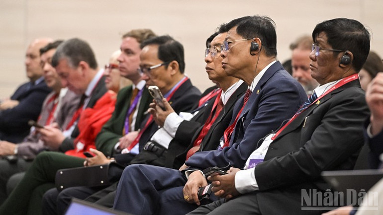 Theo các chuyên gia, để tăng cường quan hệ thương mại giữa Nga và ASEAN, cần tạo ra các kênh thanh toán mới và các các cơ chế thanh toán bền vững... ndo_br_5555.jpg
