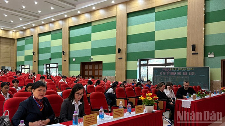 Delegação de trabalho na província de Quang Ngai. ndo_br_img-1764567919057-1764567993057.jpg