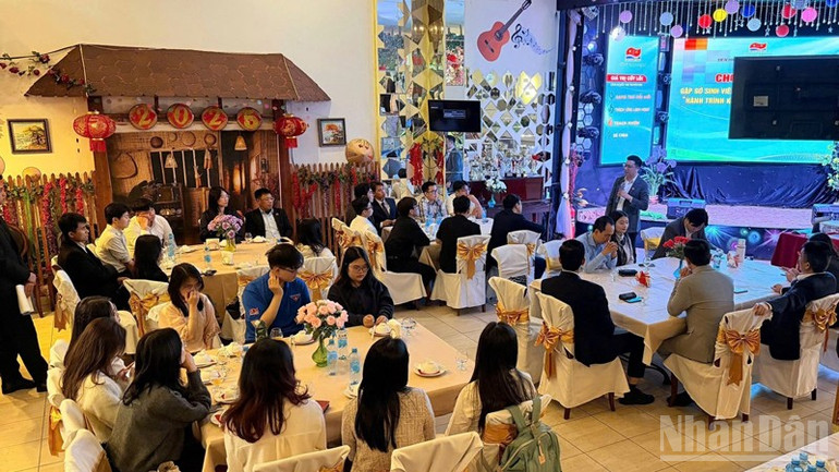 Chương trình “Gặp gỡ sinh viên Việt Nam tại Liên bang Nga - Hành trình kết nối cùng Vietsovpetro” tại Moskva. ndo_br_hhhh.jpg