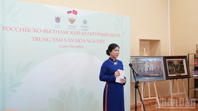 Phu nhân Ngô Phương Ly phát biểu tại sự kiện. (Ảnh: XUÂN HƯNG) ndo_br_dsc00328.jpg
