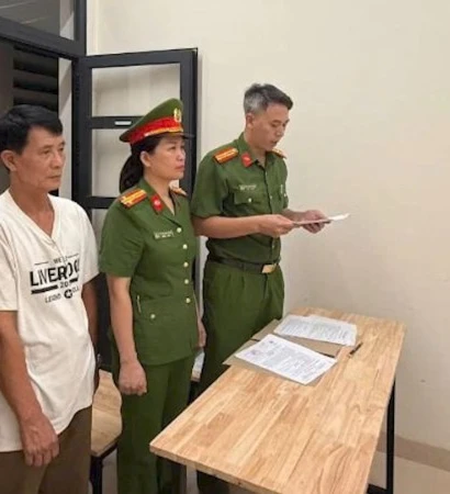 [Video] Bắt quả tang doanh nghiệp đổ trộm hơn 2.000 tấn chất thải ra môi trường