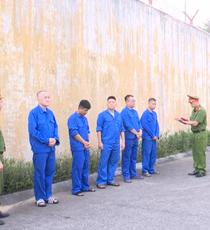 [Video] Ninh Bình triệt phá đường dây cá độ bóng đá hơn 710 tỷ đồng 