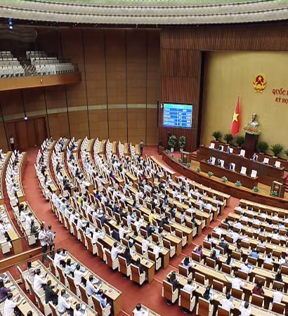 [Video] Quốc hội thông qua nghị quyết giảm thuế xăng dầu về 0%