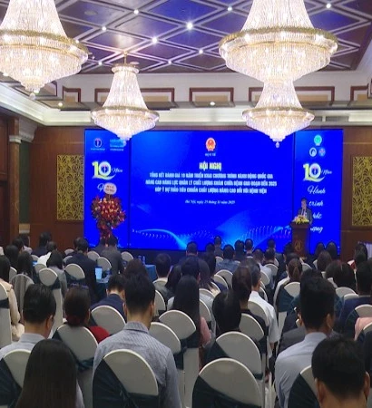 [Video] Ngày càng nhiều người nước ngoài đến Việt Nam chữa bệnh