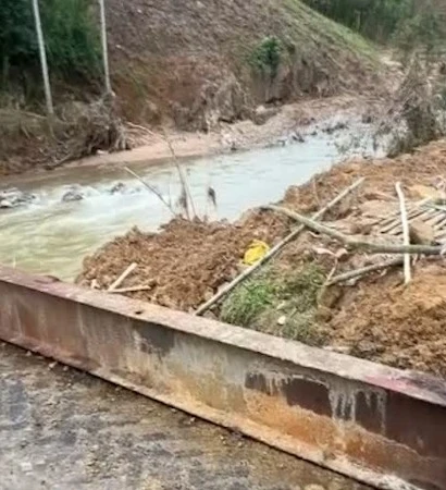 [Video] Người dân xã Sơn Hà, Quảng Ngãi vui mừng khi có cầu thép kiên cố sau lũ