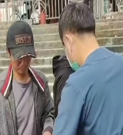 [Video] Biên phòng Cô Tô kịp thời hỗ trợ người dân bị đột quỵ vào đất liền cấp cứu 