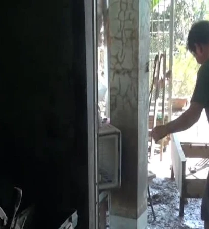 [Video] Người dân vùng lũ Lâm Đồng dọn dẹp nhà cửa, ổn định cuộc sống