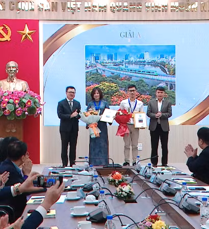 [Video] Trao giải Cuộc thi ảnh báo chí “Việt Nam trên hành trình đổi mới”