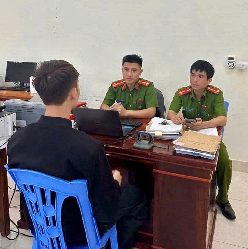 Nam thanh niên được giải cứu khi bị "bắt cóc online". (Ảnh Bộ Công an)