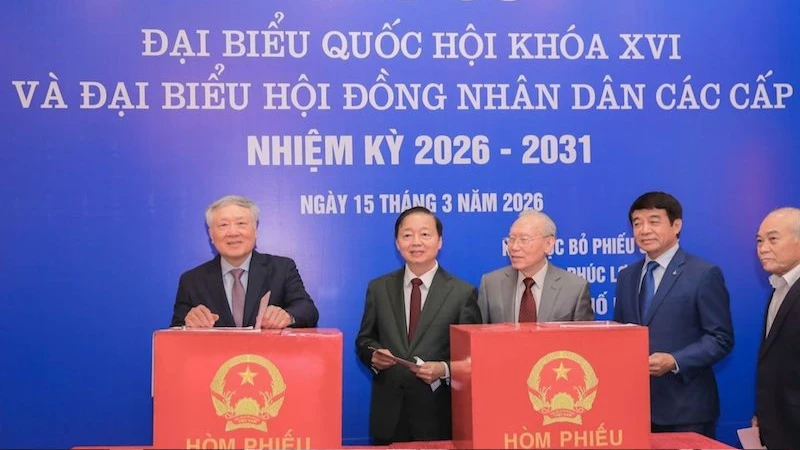Không khí trang trọng và náo nức tại khu vực bầu cử số 7 ở Hà Nội