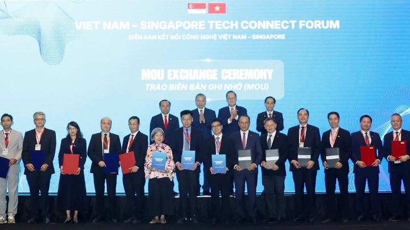 Vietnam Airlines ký kết hợp tác chiến lược với các đối tác Singapore