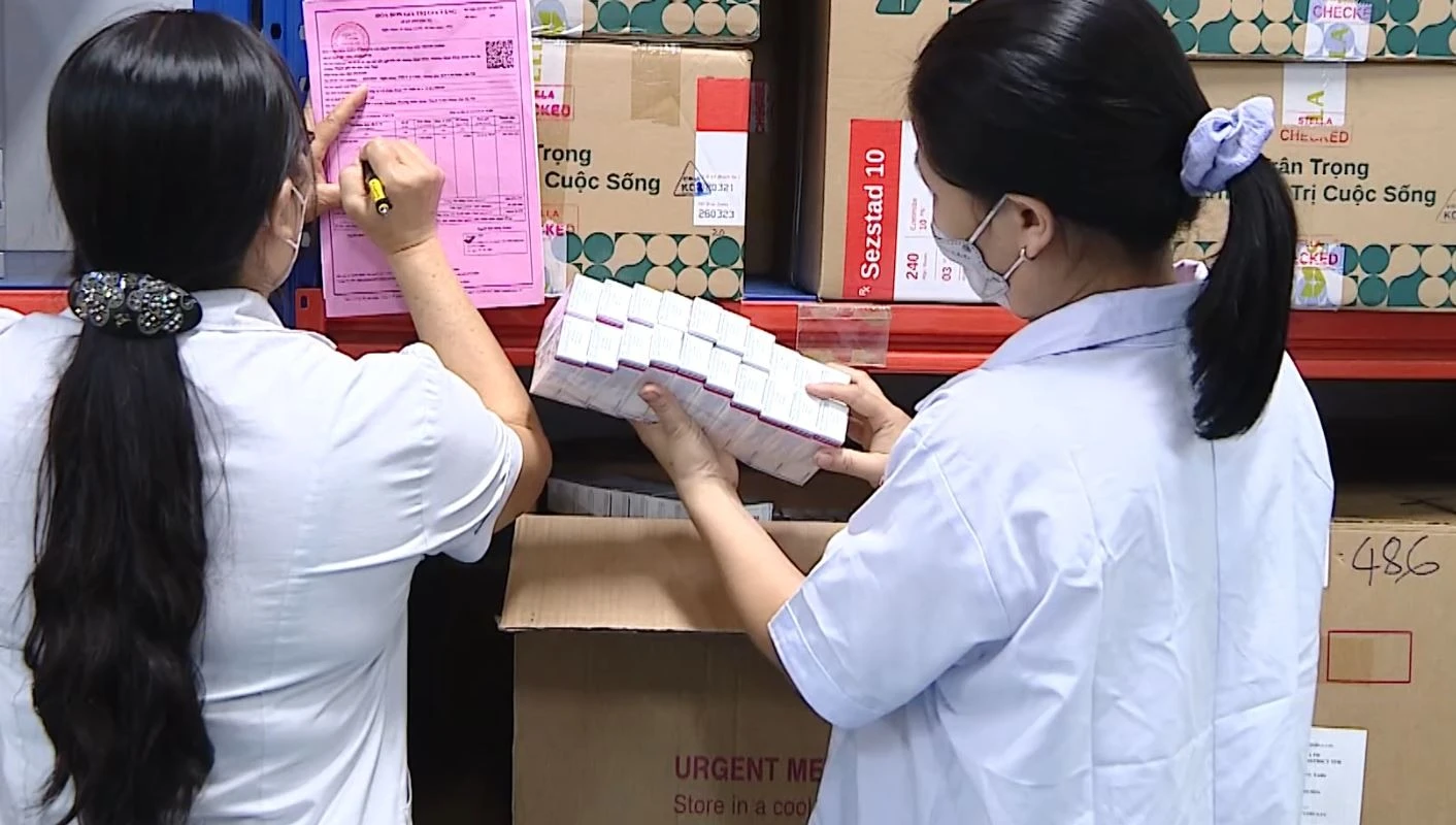 [Video] Khẩn trương chống nắng nóng, bảo đảm sức khỏe người bệnh và nhân viên y tế 