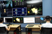 Trung tâm điều hành an ninh mạng SOC tỉnh Thái Bình. (Ảnh: TTXVN)