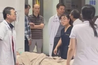 Bệnh viện Hữu Nghị Quảng Bình kích hoạt báo động đỏ cứu sống 2 nạn nhân bị điện giật.