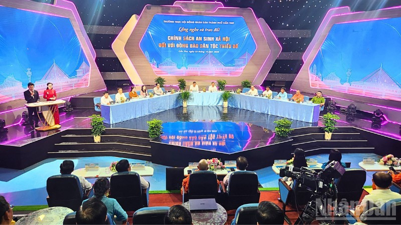 Quang cảnh Chương trình "Lắng nghe và trao đổi" với chủ đề về chính sách an sinh xã hội đối với đồng bào dân tộc thiểu số.