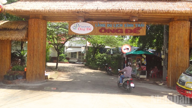 Làng du lịch sinh thái Ông Đề, thành phố Cần Thơ là nơi trải nghiệm không gian sông nước miệt vườn.