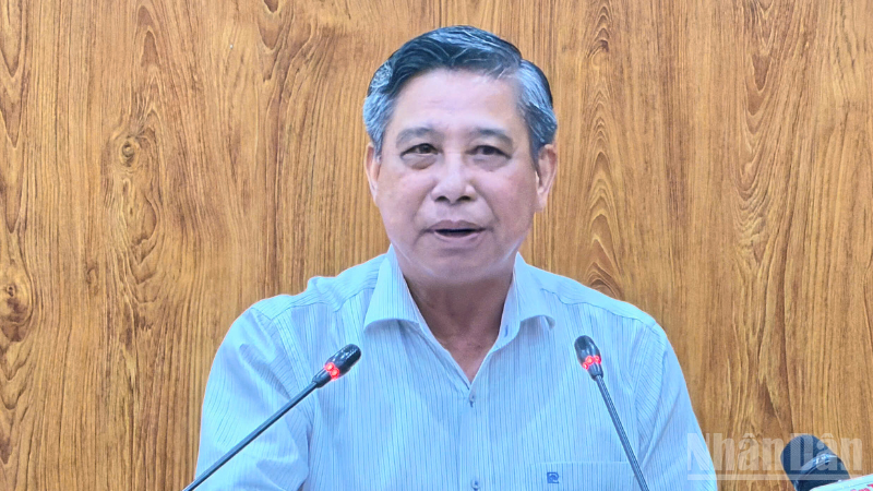 Đồng chí Đồng Văn Thanh, Ủy viên Ban Chấp hành Trung ương Đảng, Phó Bí thư Thường trực Thành ủy, Chủ tịch Hội đồng nhân dân thành phố, Chủ tịch Ủy ban bầu cử thành phố Cần Thơ phát biểu tại hội nghị.