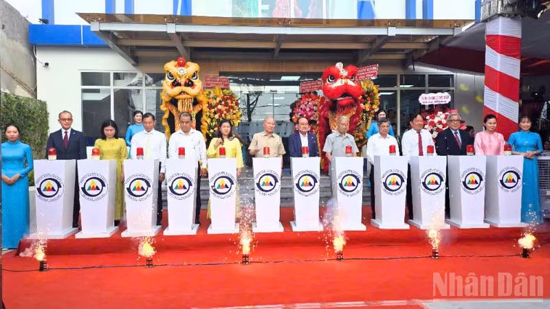 Nghi thức khánh thành Phòng khám Đa khoa Hòa Hảo - Long Mỹ.