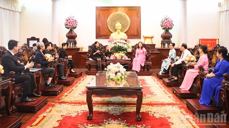 Quang cảnh buổi làm việc.