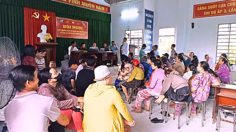 Xã Vị Thanh 1, thành phố Cần Thơ đã nỗ lực làm việc xuyên suốt cả buổi trưa và đến chiều tối, tận tình hướng dẫn, phục vụ nhân dân đến nhận quà.