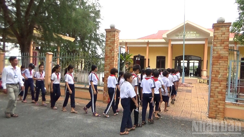Nơi đây không chỉ là điểm đến lịch sử, mà còn là địa chỉ đỏ cho các hoạt động giáo dục truyền thống, nơi đoàn viên, học sinh.