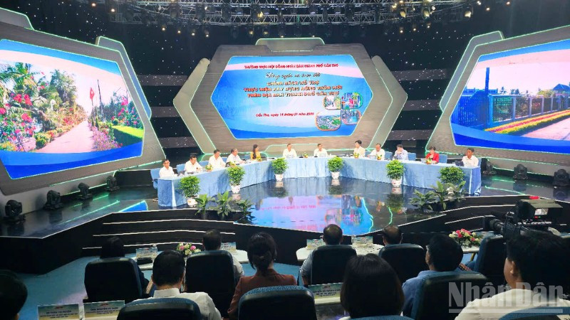 Quang cảnh chương trình Lắng nghe và trao đổi.