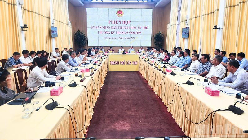 Quang cảnh phiên họp.