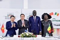Chủ tịch Quốc hội Trần Thanh Mẫn và Chủ tịch Quốc hội Senegal El Malick Ndiaye đã chứng kiến lễ công bố thành lập Nhóm Nghị sĩ hữu nghị Việt Nam-Senegal và Nhóm Nghị sĩ hữu nghị Senegal-Việt Nam. (Ảnh: VĂN CHÚC)