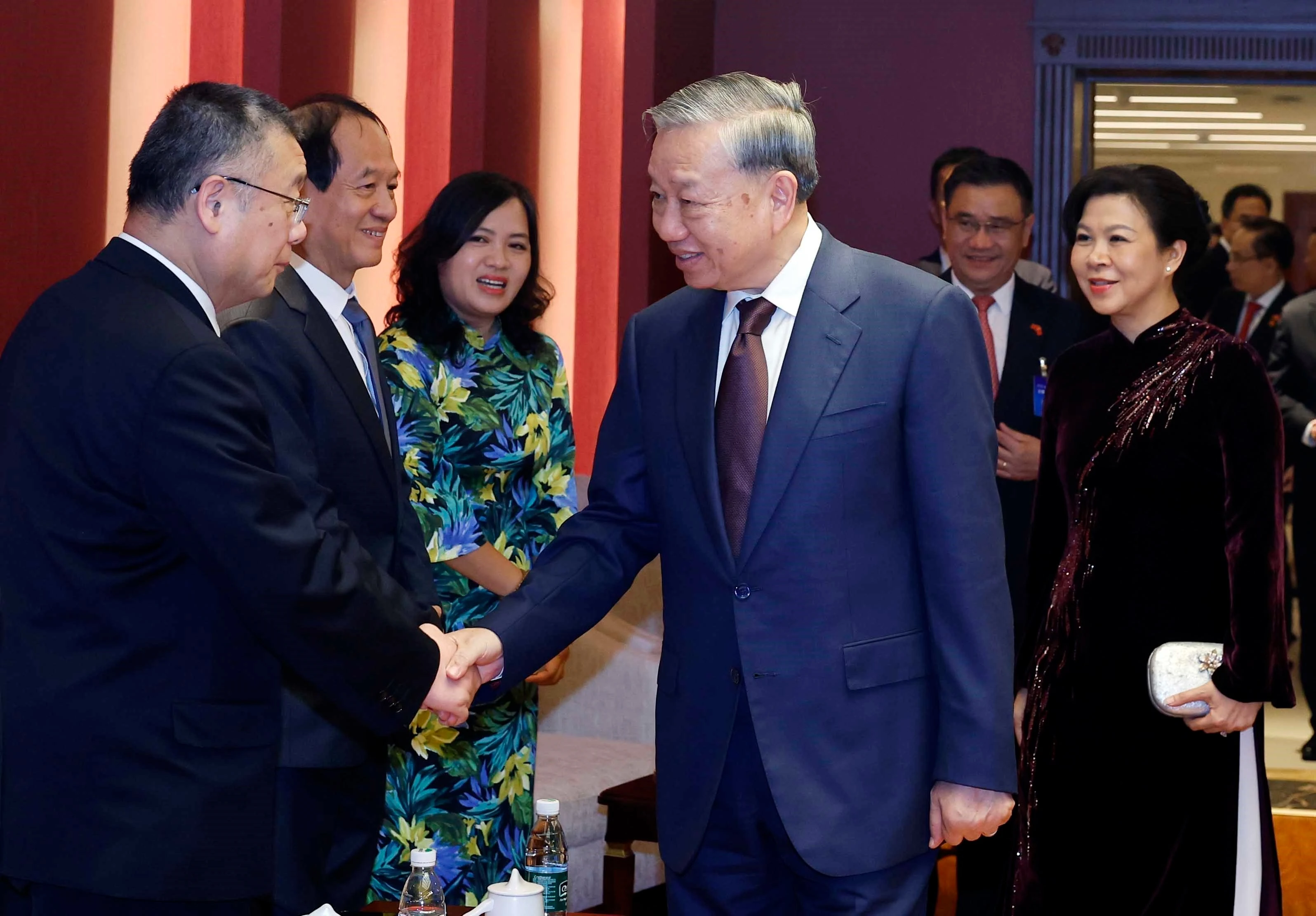 Tổng Bí thư Tô Lâm gặp mặt thân nhân chuyên gia Trung Quốc, khẳng định quan hệ Việt-Trung phát triển tốt đẹp