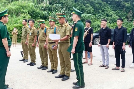 Các công dân Việt Nam là nạn nhân của tội phạm mua bán người được lực lượng chức năng giải cứu trở về nước. (Ảnh BỘ ĐỘI BIÊN PHÒNG)