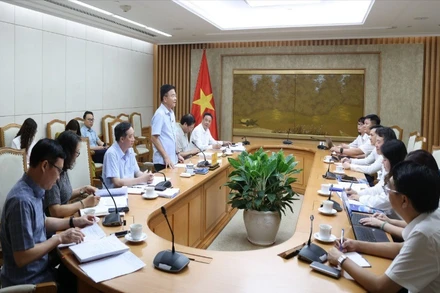 Phó Thủ tướng Lê Thành Long làm việc với Tổng công ty Hàng hải Việt Nam về công tác chuẩn bị Đại hội Đảng. (Ảnh:VGP)