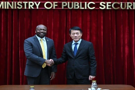 Bộ trưởng Lương Tam Quang và Phó Chủ tịch Google khu vực châu Á-Thái Bình Dương Wilson White. (Ảnh: Cổng thông tin Bộ Công an)