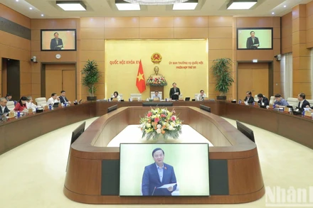 Phó Chủ tịch Quốc hội Nguyễn Khắc Định điều hành nội dung cho ý kiến về dự án Luật sửa đổi, bổ sung một số điều của Luật Công chứng. (Ảnh: DUY LINH)