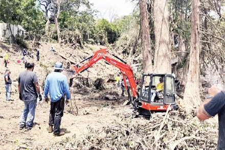 Khắc phục hậu quả sau trận lũ quét ở Texas.