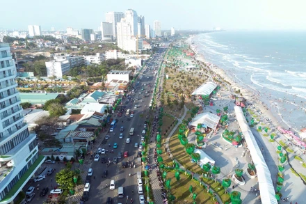 Toàn cảnh Bãi Sau, biển Vũng Tàu trong Tết Bính Ngọ 2026.