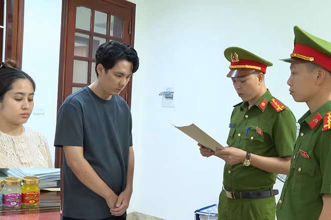 Công an thi hành quyết định khởi tố vụ án, các bị can.